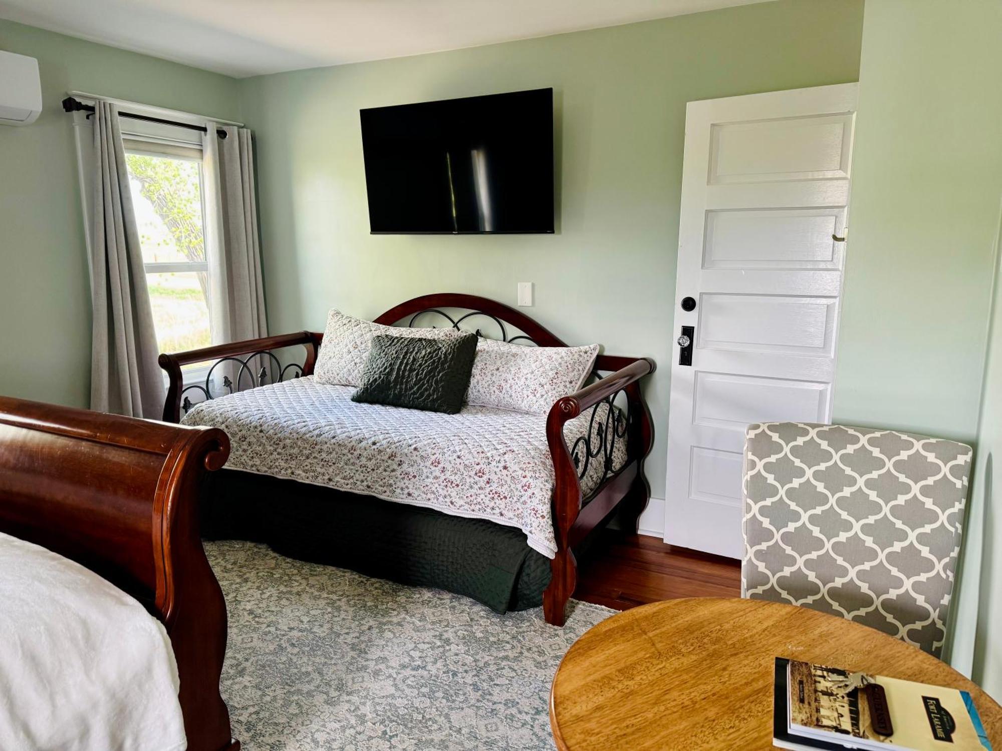 Hudson House Bed And Breakfast Wheatland Экстерьер фото